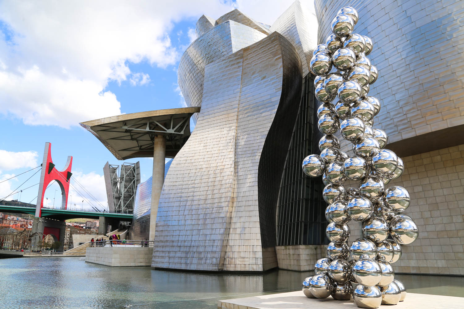 Bilbaon Guggenheim - maailman kaunein rakennus?