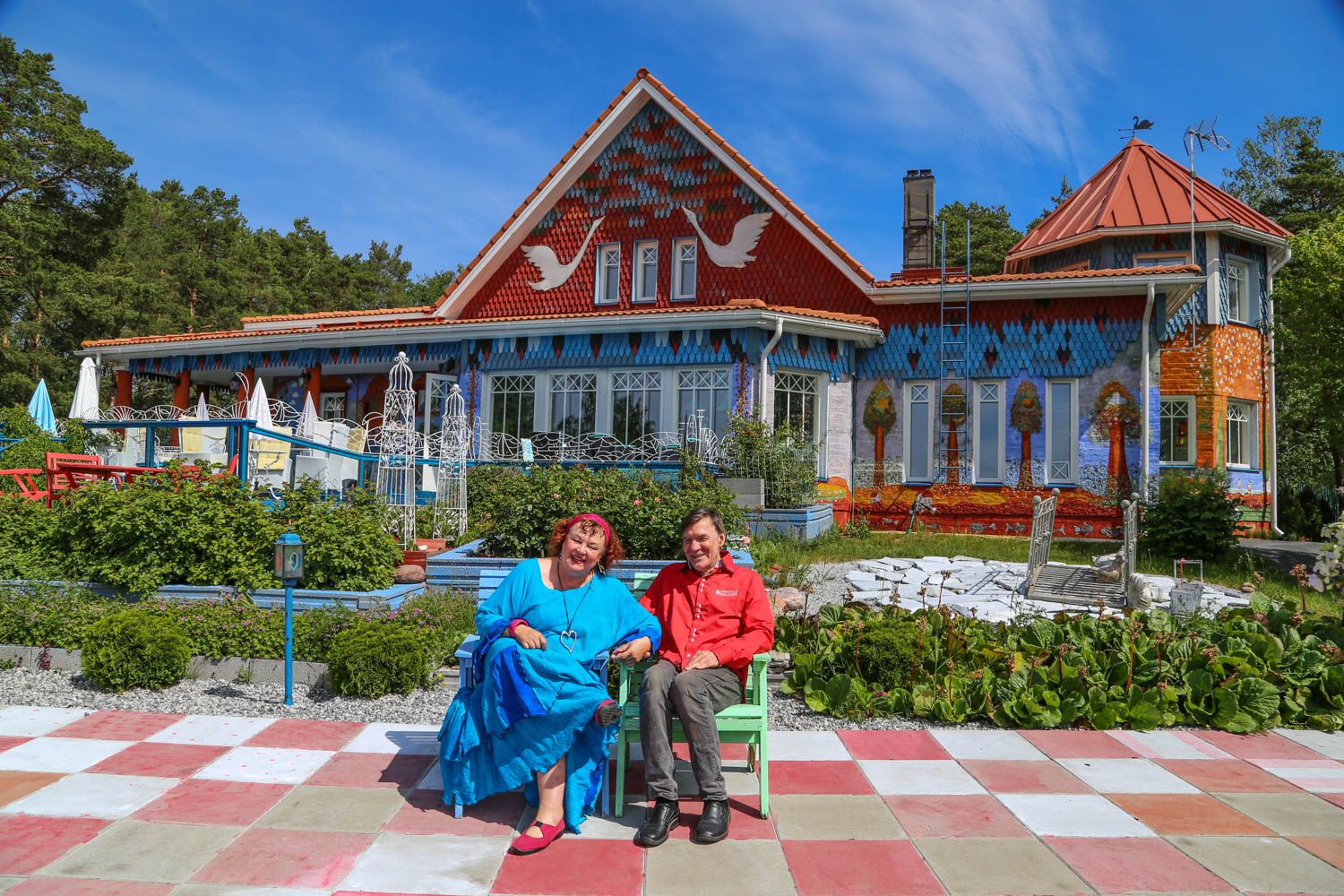 Pilvilinna – Suomen värikkäin talo löytyy Uudestakaupungista