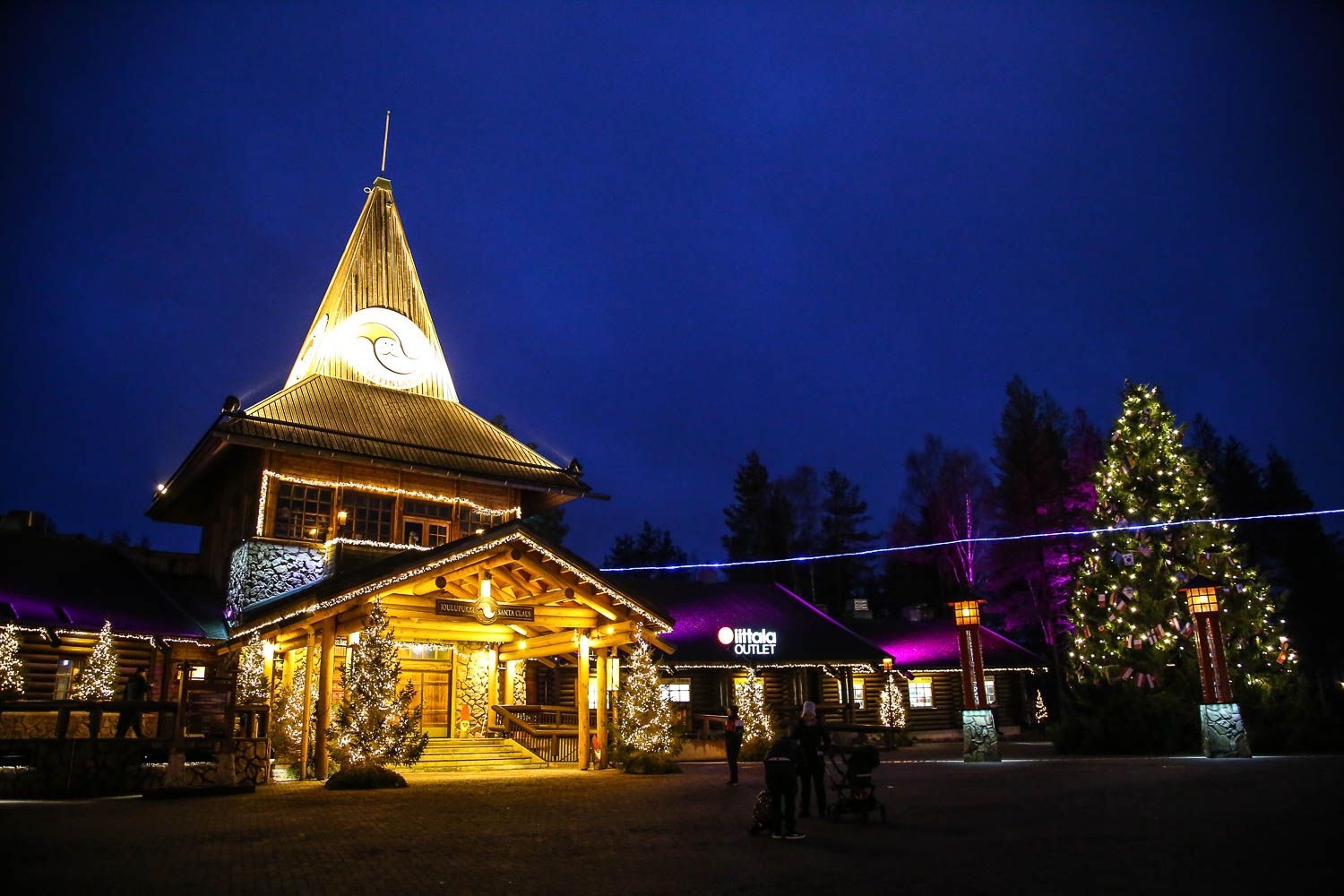 Rovaniemen hotelliloma: kaamoksen värikylpy ja treffit pukin kanssa