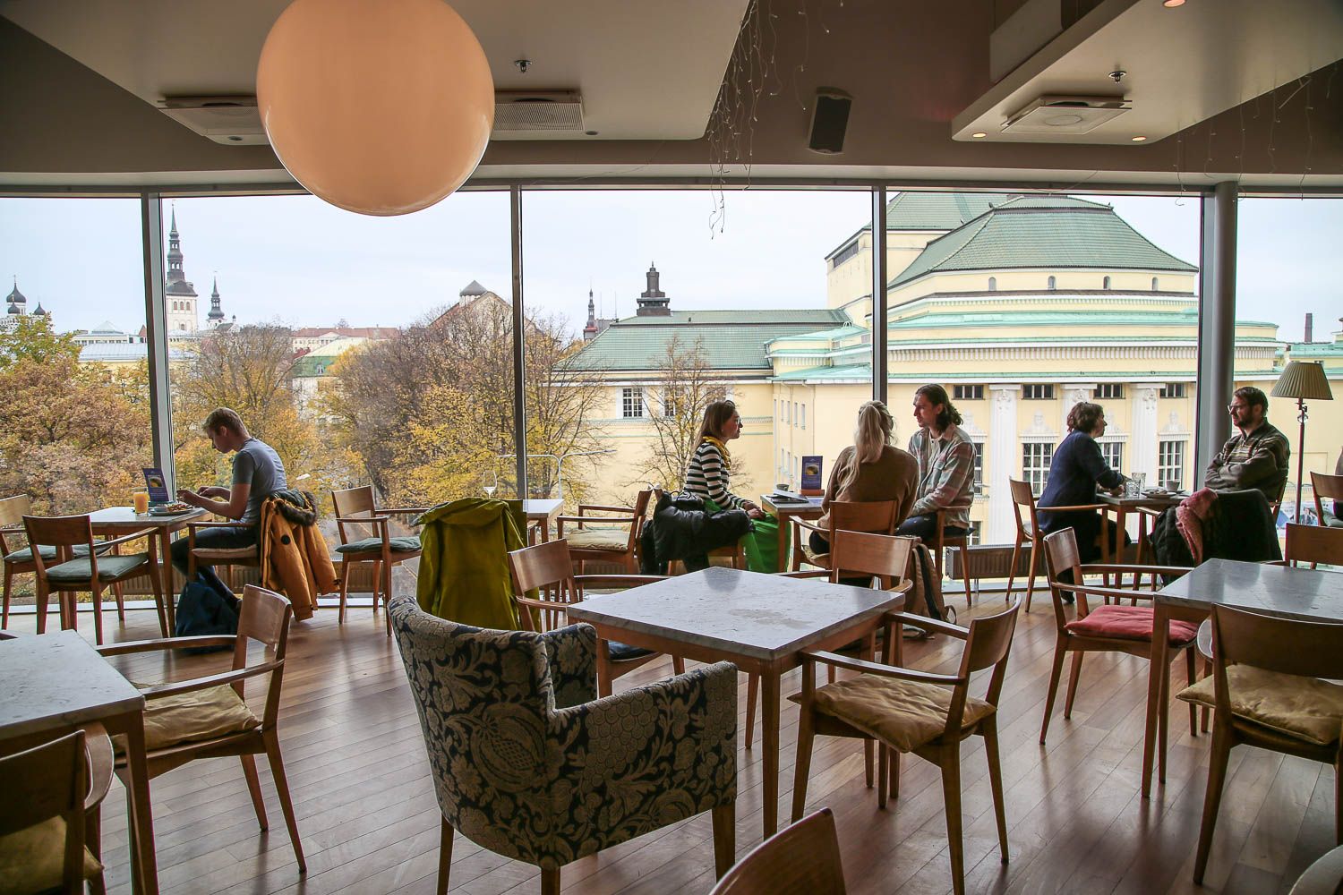 Kohvik Komeet, Tallinna. Lisää kuvia ja ravintola-arvio: https://walleni.us/