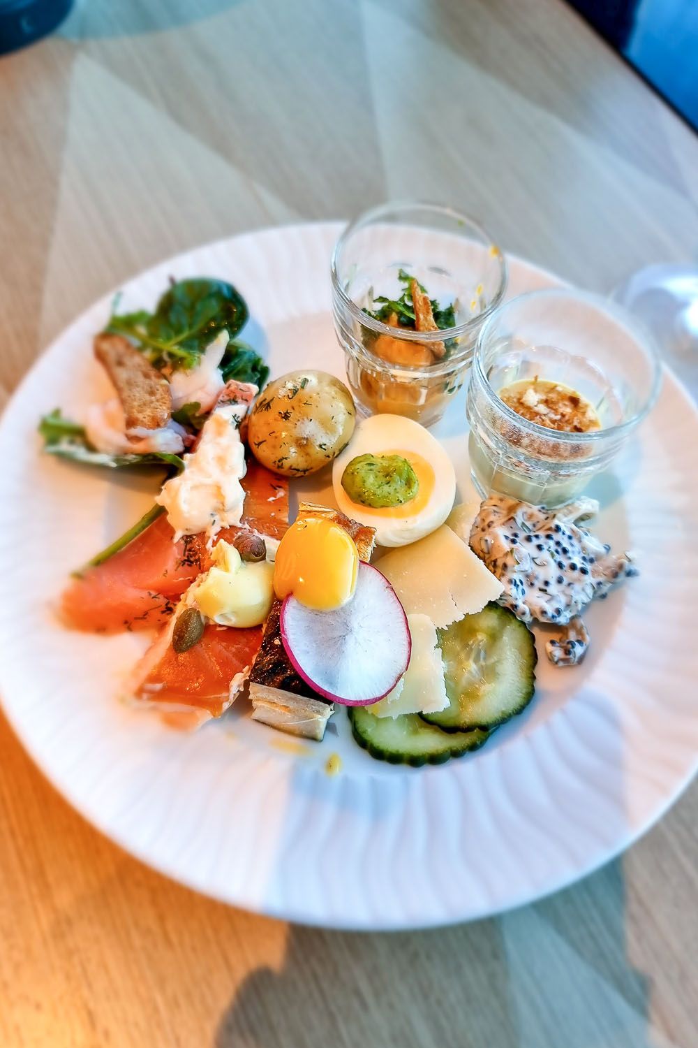Viking Gloryn buffet yllätti: fine dine -tasoista lähiruokaa