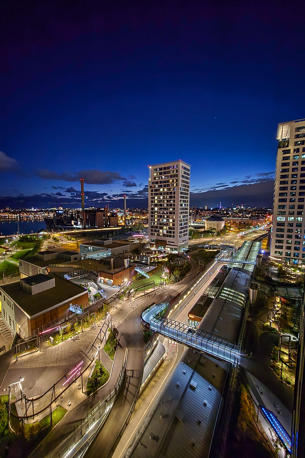 Synttäriyö ja -illallinen Kalasataman pilvenpiirtäjässä